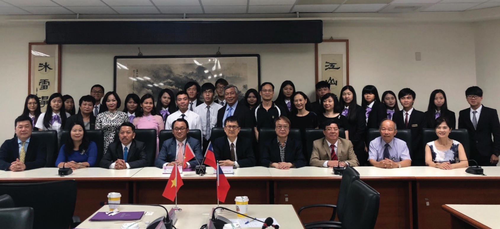 PGS.TS. Nguyễn Thanh Hà, Phó Vụ trưởng Vụ Đào tạo Bộ VH,TT & DL cùng Giám đốc, Hiệu trưởng các trường nghệ thuật trực thuộc Bộ sang Taiwan ký kết hợp tác đào tạo (2018)