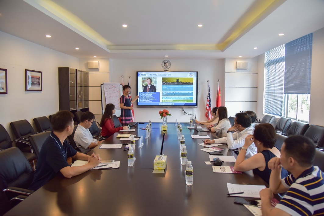 Buổi hội thảo giữa đoàn đại biểu Viện Phát triển Giáo dục Việt Nam và Viện Du lịch quốc tế
